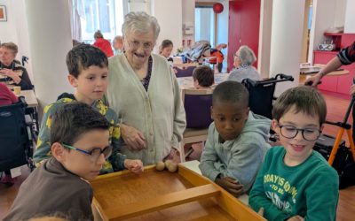 CE1-CE2 : jeux de société à l’EHPAD de Bécherel