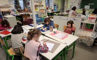 Les MS en ateliers avec les GS